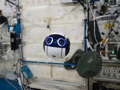 国际空间站有一架可爱的无人机
