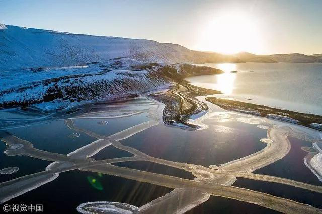 无人机航拍冰岛克莱瓦胡，冰面裂缝交错壮观
